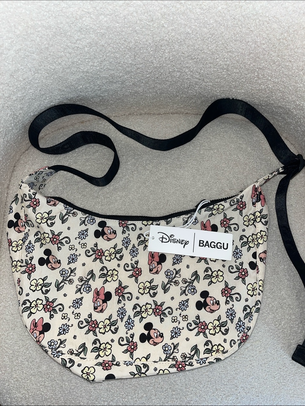 BAGGU Disney NWT Minnie Floral Hobo Bag Medium Crescent Crossbody Shoulder Bag